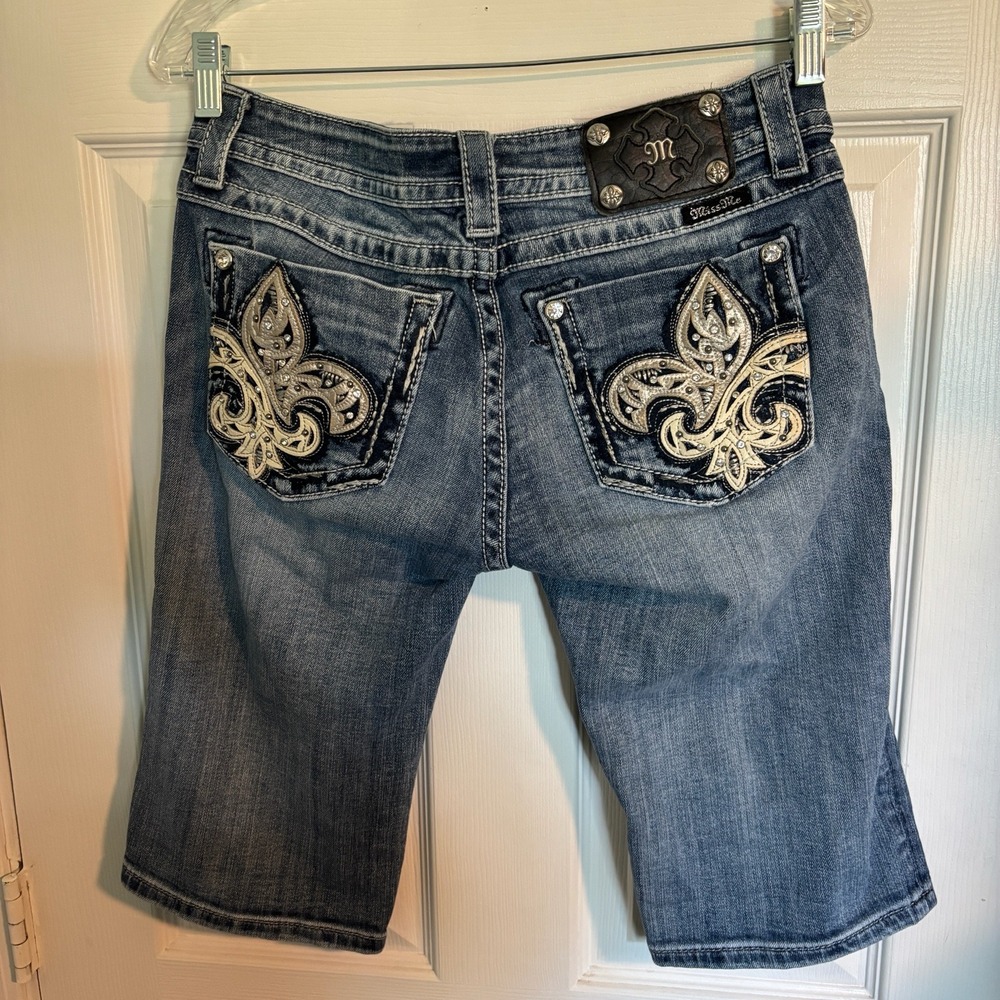 Miss Me Y2K Western Festive Boho Fleur De Lis Embellish Bermuda Denim Shorts 29 - Picture 4 of 14